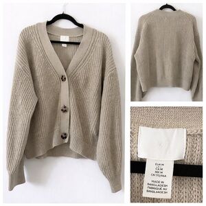 💄 H&M Chunky Knit Cardigan – Beige/Green | Size Medium